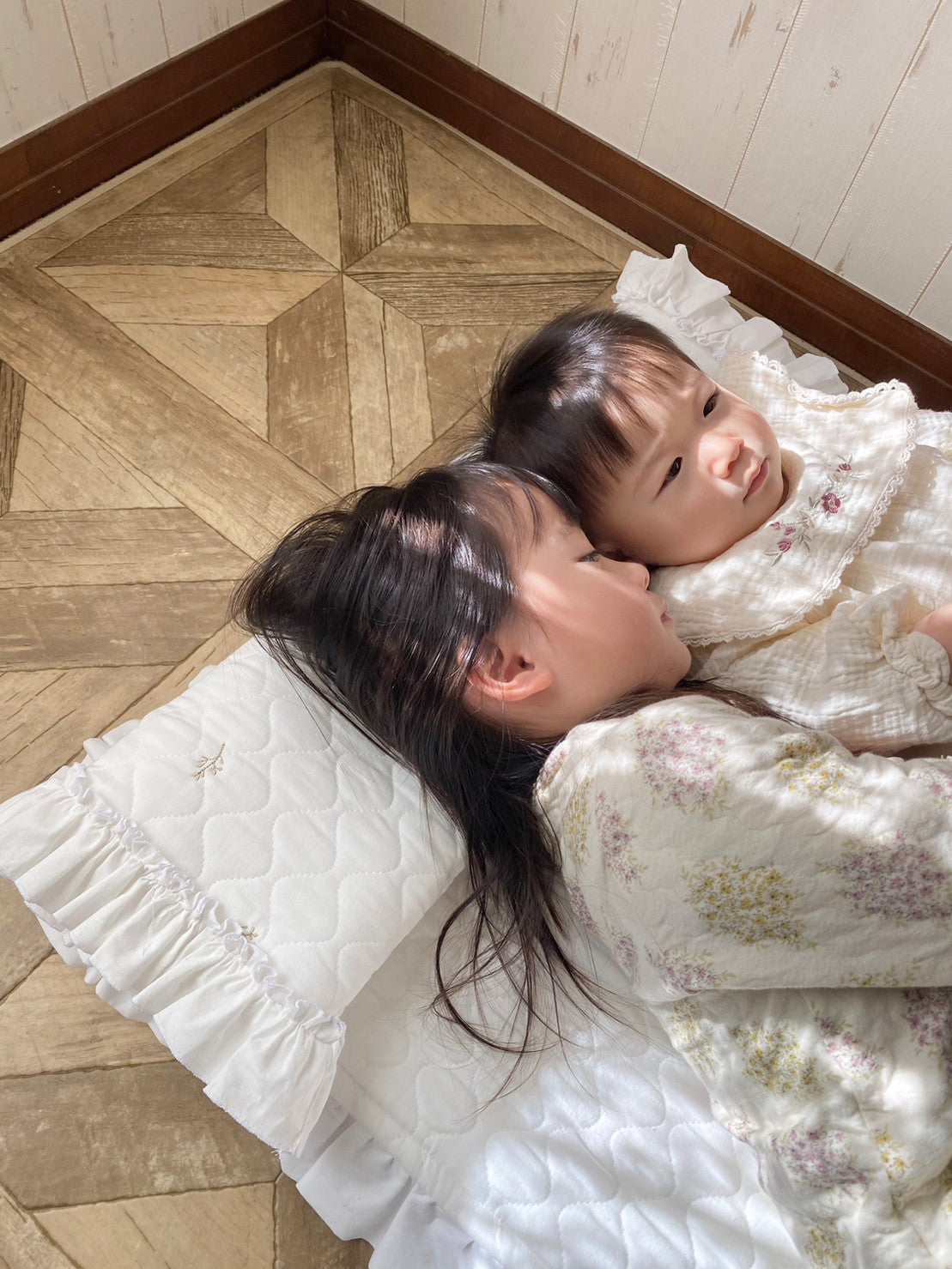 天然素材 キルトガーゼ ベビー枕 横長ロング フリル リーフ刺繍 フォトジェニック 出産祝い 兄弟姉妹 双子(枕単品)