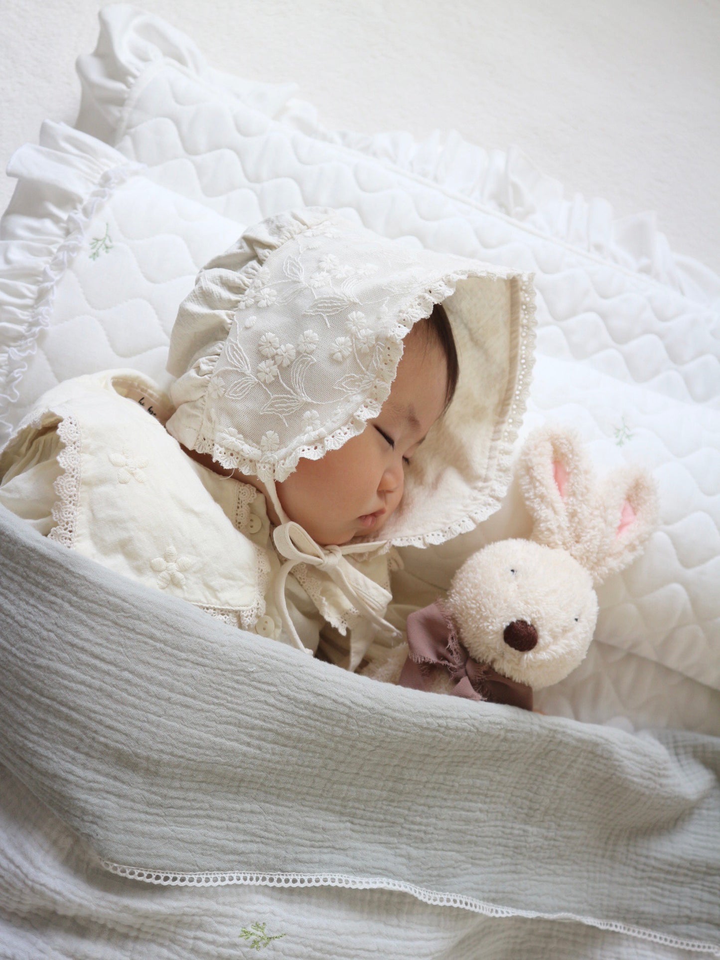 天然素材 キルトガーゼ ベビー枕 横長ロング フリル リーフ刺繍 フォトジェニック 出産祝い 兄弟姉妹 双子(枕単品)