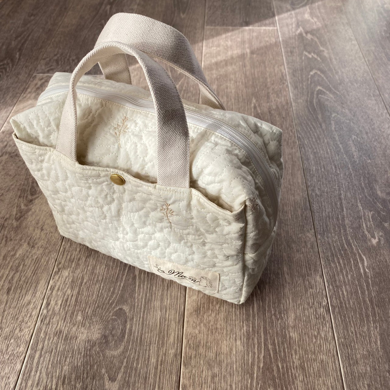 《出産祝い》おむつポーチ イブル リーフ刺繍 ヌビバック マザーズバッグ