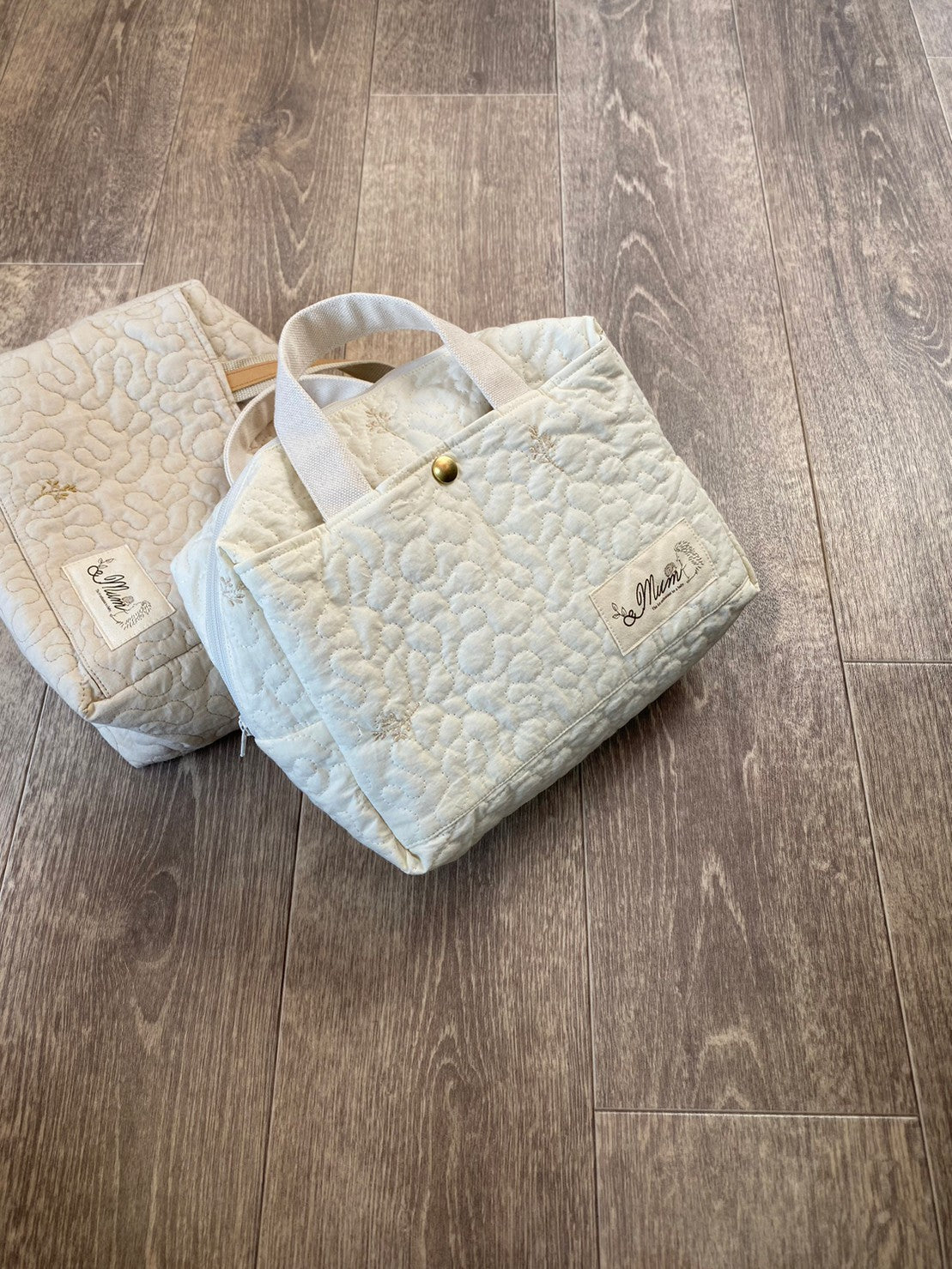 《出産祝い》おむつポーチ イブル リーフ刺繍 ヌビバック マザーズバッグ