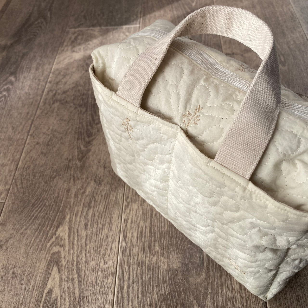 《出産祝い》おむつポーチ イブル リーフ刺繍 ヌビバック マザーズバッグ