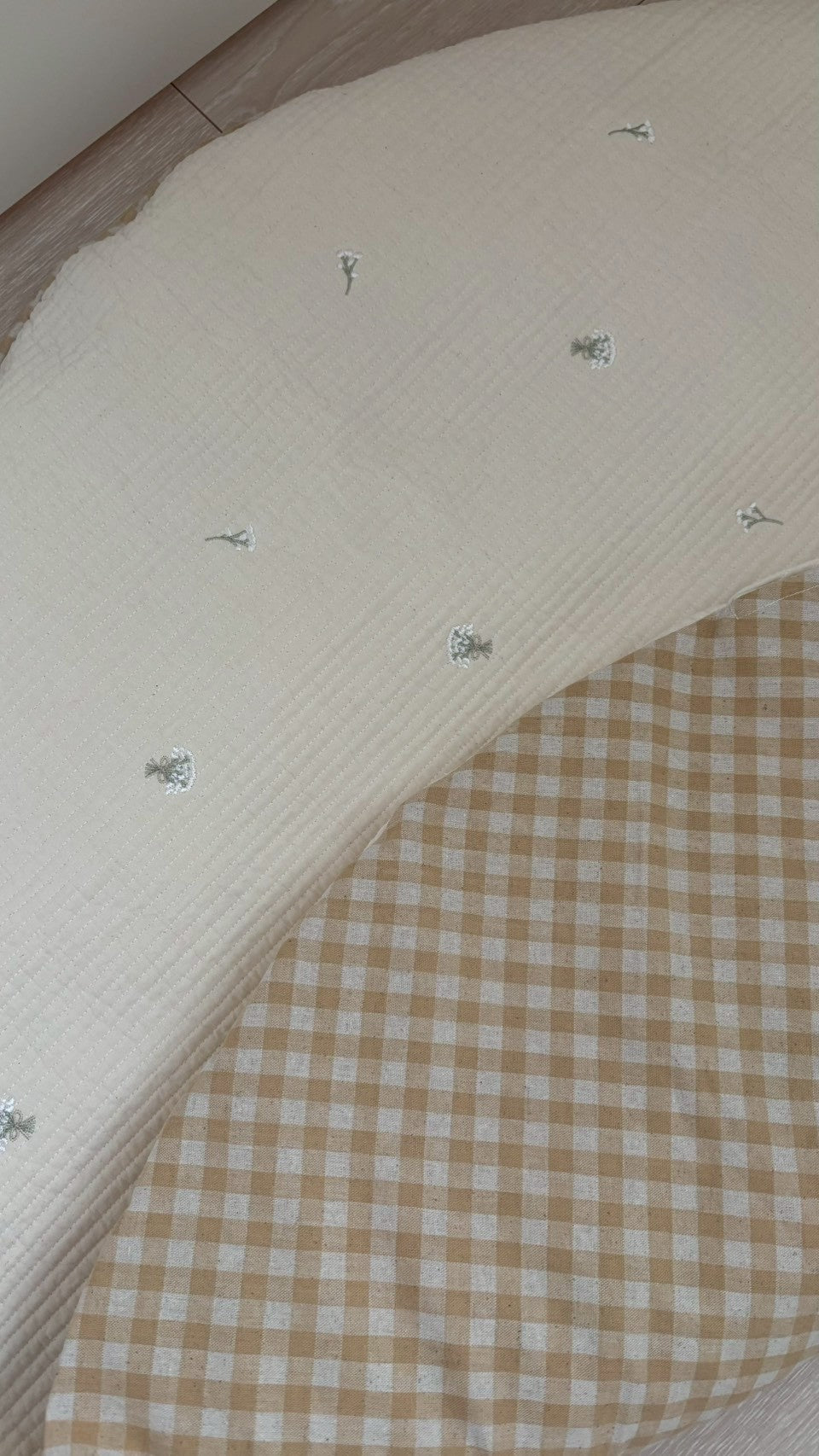 【ふとん職人のベビーマット】カスミソウ刺繍 イブル 出産祝い 丸型 円形 直径100cm