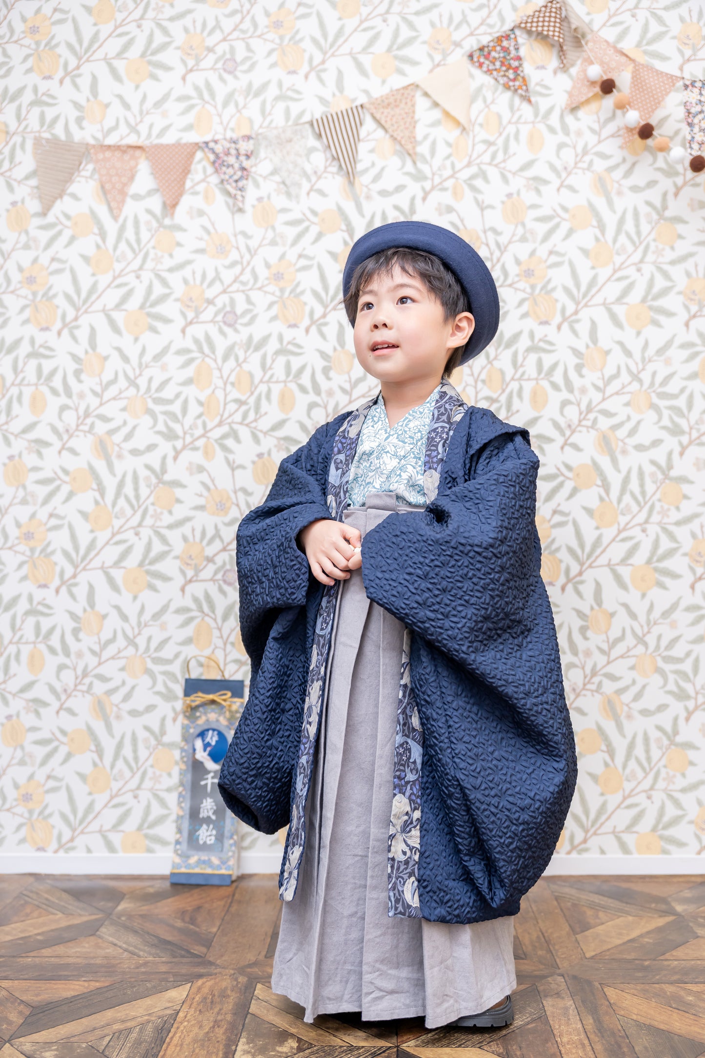 5歳 男の子 レンタル着物「10泊11日」リバーシブル羽織 袴（モリス ゴールデンリリー）