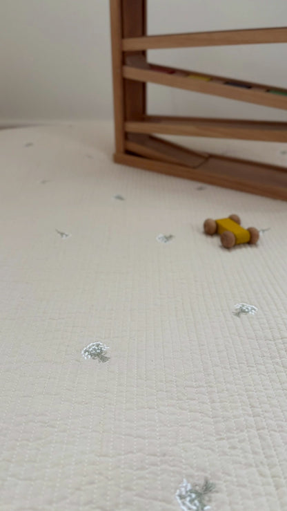 【ふとん職人のベビーマット】カスミソウ刺繍 イブル 出産祝い 丸型 円形 直径100cm