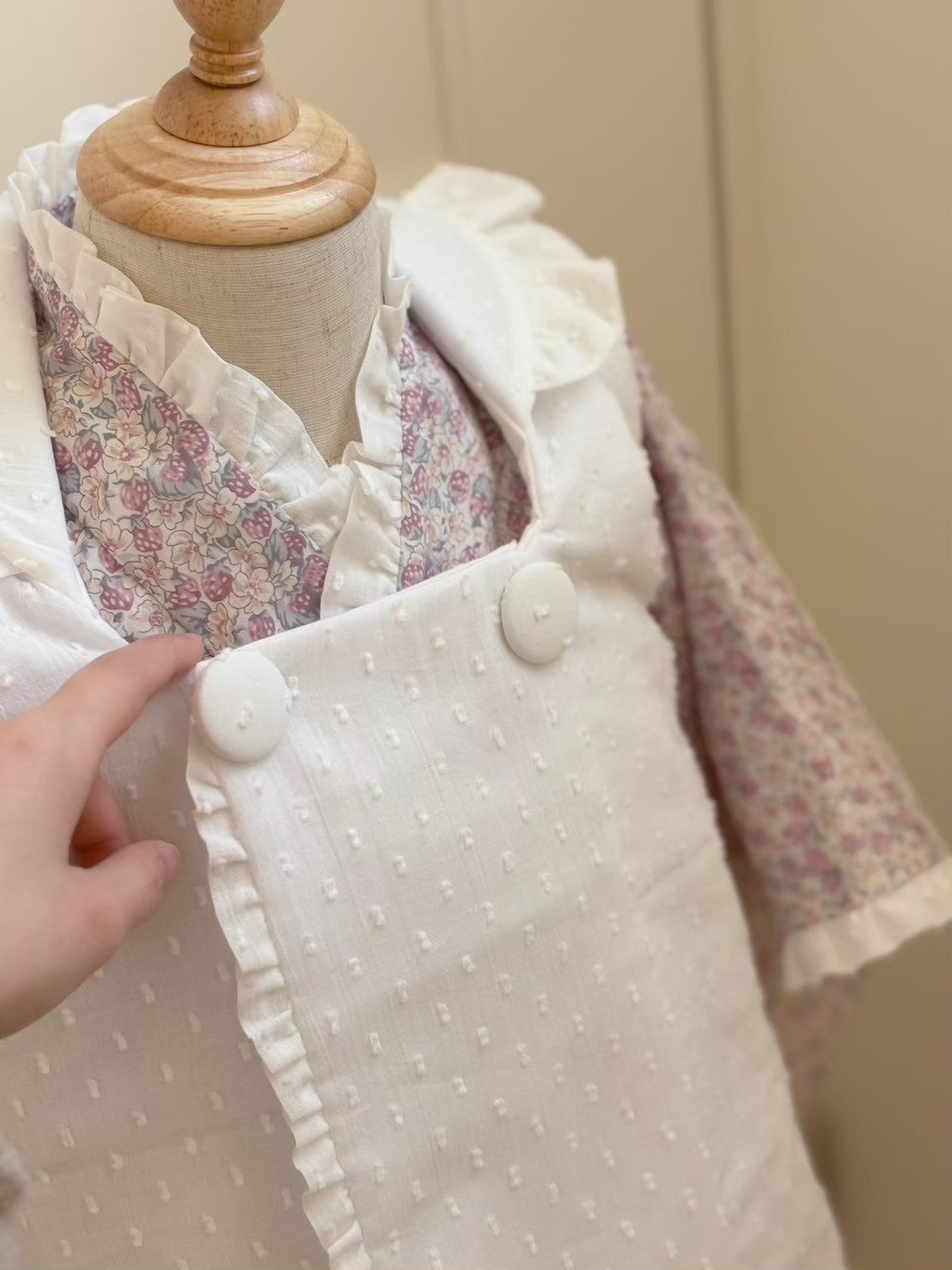3歳 女の子 レンタル着物「10泊11日」753 リバーシブル被布（リバティ苺柄）